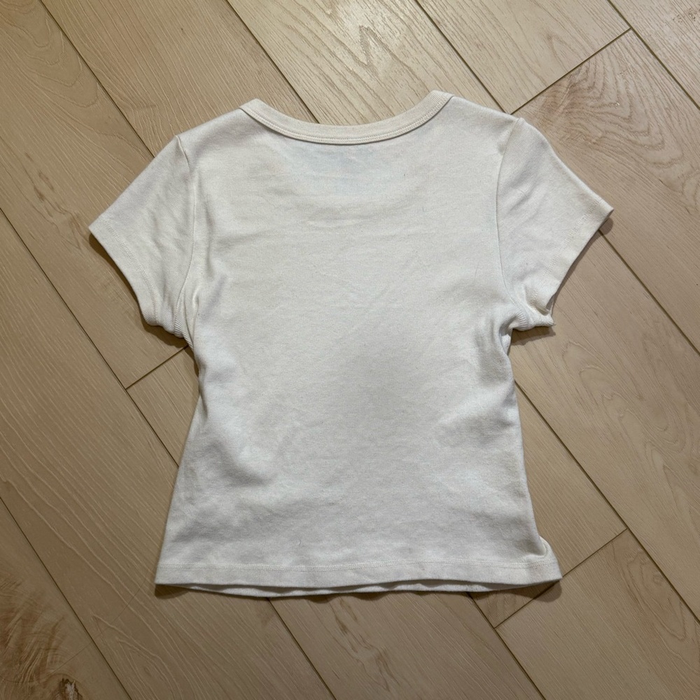 brandy melville john galt baby cream colour tshirt BNWT - Picture 5 of 7